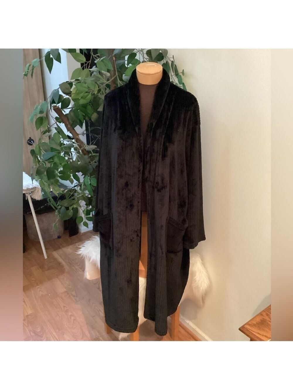 Hotel Spa Collection Black Plush Robe One Size Fits Most